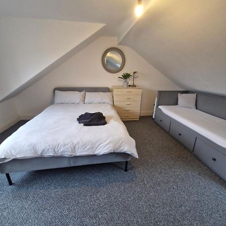 Lovely 3 Bedroom Serviced Apartment In Leytonstone London Exterior photo