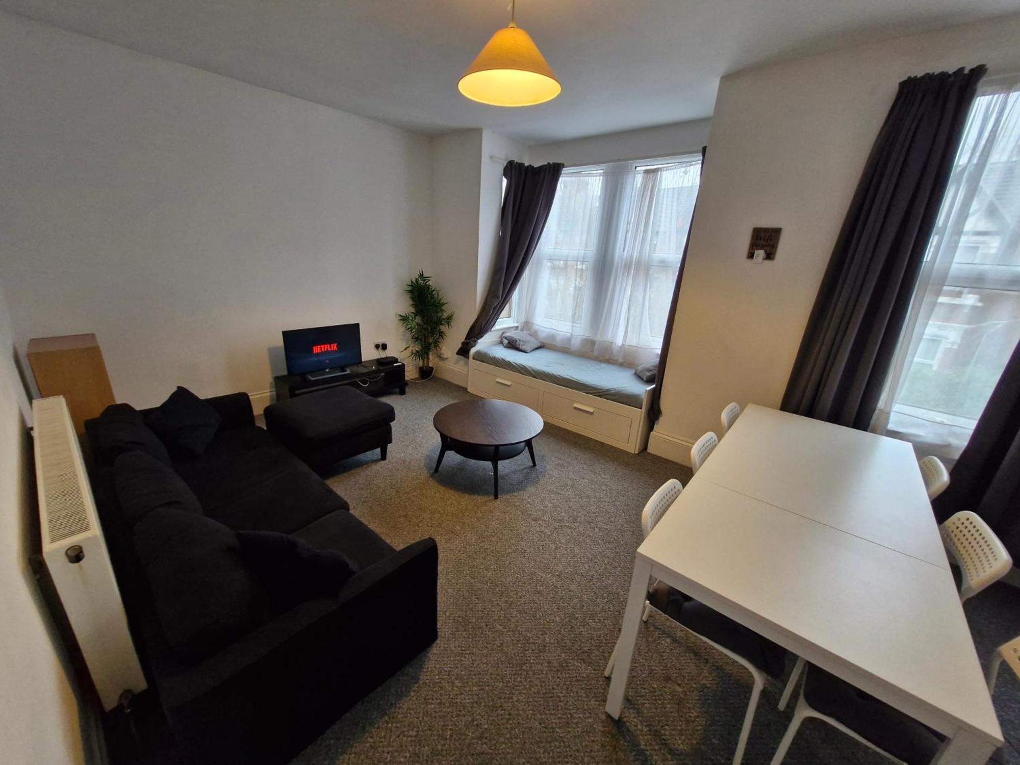 Lovely 3 Bedroom Serviced Apartment In Leytonstone London Exterior photo